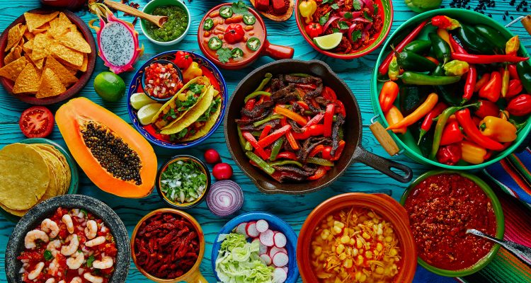 Turismo gastronómico en México Tour culinario por México Gastronomía mexicana Comida tradicional mexicana Sabores de México Cocina regional mexicana Tequila y agave en México Mercados culinarios en México Platos típicos mexicanos Experiencias culinarias en México